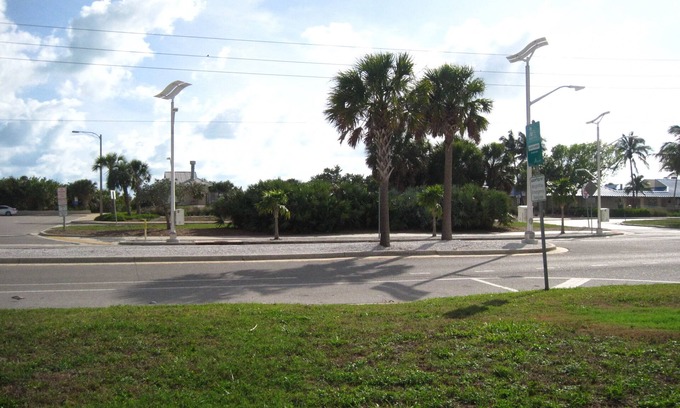 Sarasota Apartment | Great location across the street from Lido Beach
