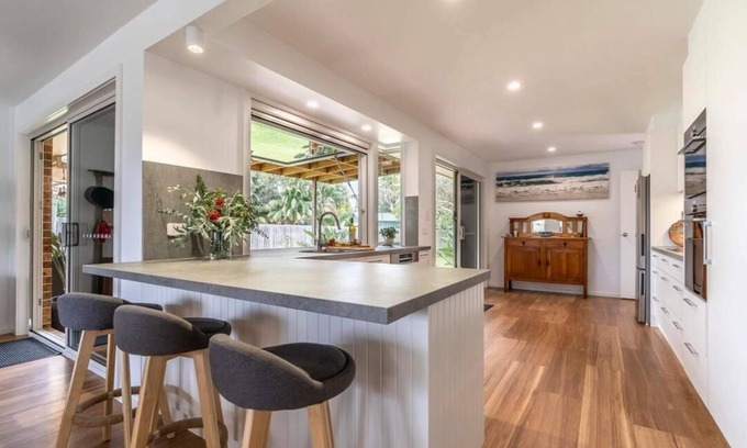 Boomerang Beach House | Great location right across the road from Boomerang Beach