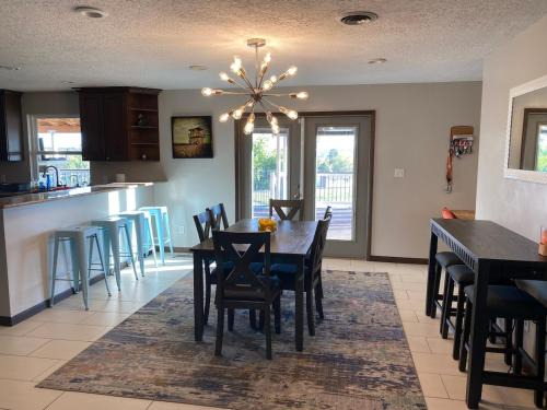 Farmington House | GREAT LOCATION! Beautiful city views!