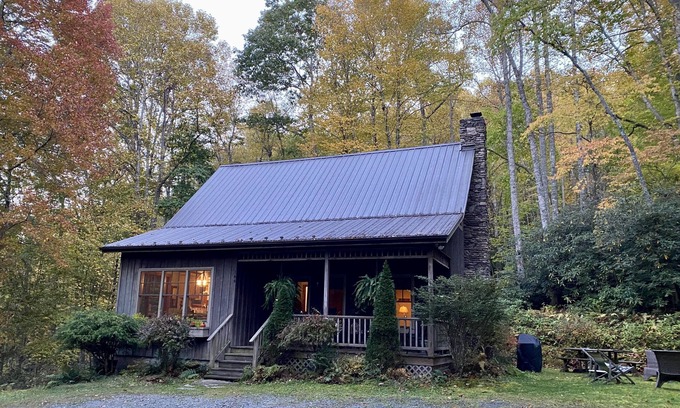 Valle Crucis Cabin | Great Location ~ Between Banner Elk & Boone. Private Setting with Hot Tub!