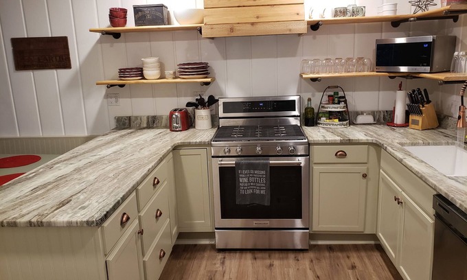 Guntersville House | Great Location - charming house walking distance to lake and minutes to downtown
