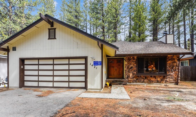 Black Bart House | Great location! Classic One-Level Cabin only steps from the River!