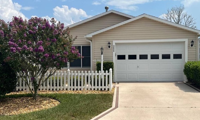 Summerhill House | Great Location! Close to shopping/golf Golf cart available.
