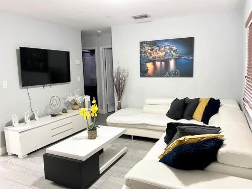 Little Havana House | GREAT LOCATION Downtown/Airport/South Beach