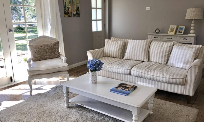 Broke House | Great location for families, close to wineries, wedding venues and events.