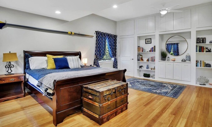 Annapolis House | Great location, free parking