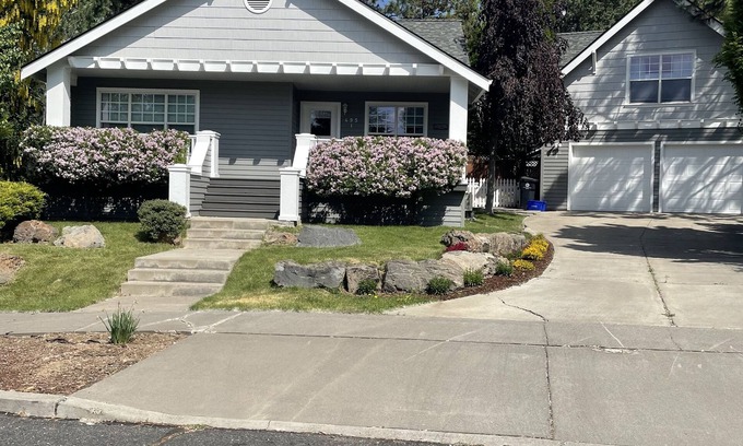 Southern Crossing House | Great location in Old Mill District ! ♥ Fenced Backyard, ♥ Pet Friendly!