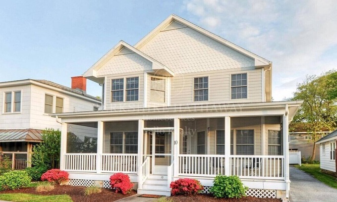 South Rehoboth House | GREAT LOCATION! JUST STEPS TO BEACH & BOARDWALK- WALKTO SHOPS & RESTAURANTS