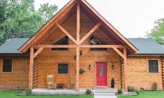 Ridgedale Cabin | GREAT LOCATION near Big Cedar & Branson w/Hot Tub