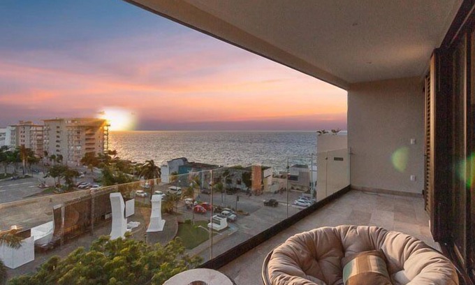 Colonia Centro Condo | Great Location, Ocean Views, Pool