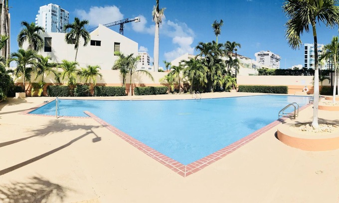 Isla Verde Apartment | Great Location! Perfect For Couples! Near Hotel San Juan & Beach Of Isla Verde