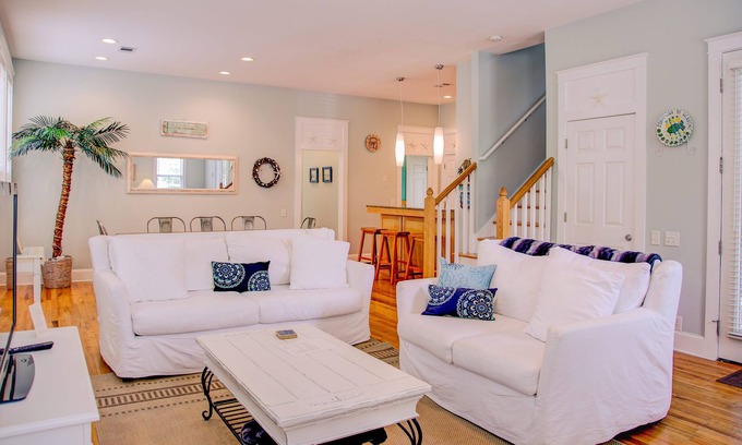 Seagrove Beach House | Great location S of 30A! ~ 2 Pools ~ 4 backpack chairs ~ 8 steps down to beach!