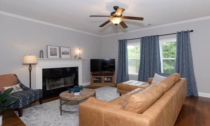 Fortson House | Great location! Spacious 4BR home in N. Columbus