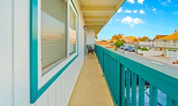 Silver Strand House | Great Location & Views, Steps To Sand