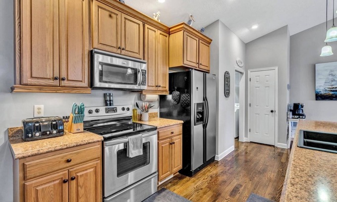Hardy House | Great location-Westlake!Close to everything. Pool table, X-box, games,Hot tub.