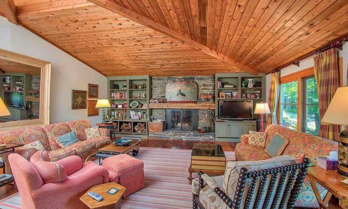 Stowe Area House | Great Location with 7 Bedrooms & Bonus Game Room! Plus Swimming Pool & Fire Pit!