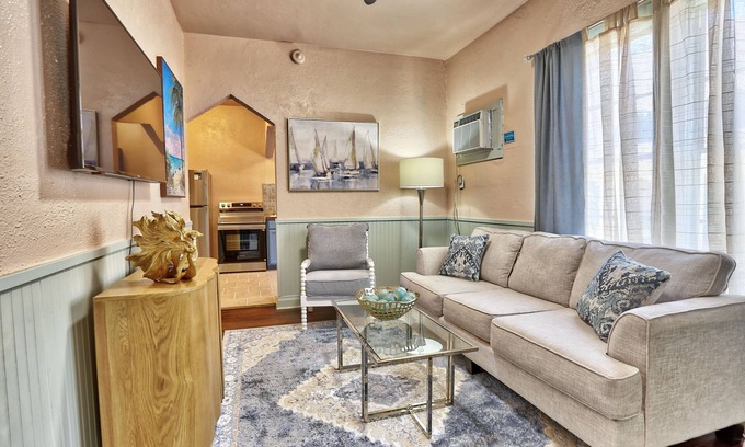 Gulfport Condo | 🌴Great Location☀Walk To Beach🐬Casa Al Mare #1🐠Historic Charm!