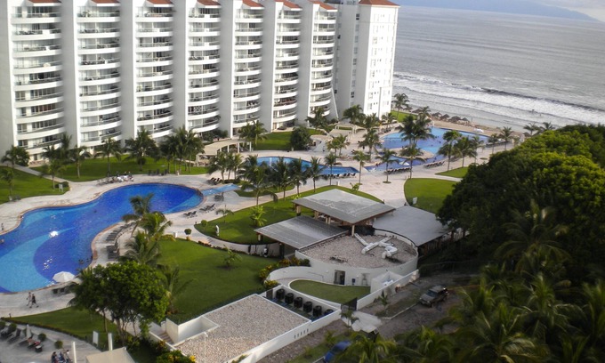 Nuevo Vallarta Condo | Great Ocean View Condo in Vallartas' Best Bay. Bay of Banderas. Villa Magna