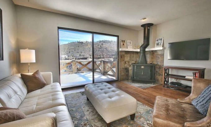 Downtown Park City House | GREAT OLD TOWN LOCATION- SKI TO TOWN LIFT & STEPS TO MAIN ST!