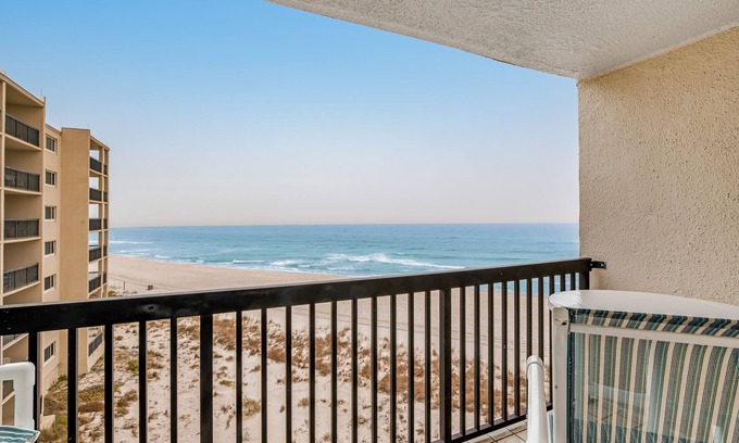 Sunnyside Condo | Great Pinnacle Port villa with lots of character & balcony - steps from beach