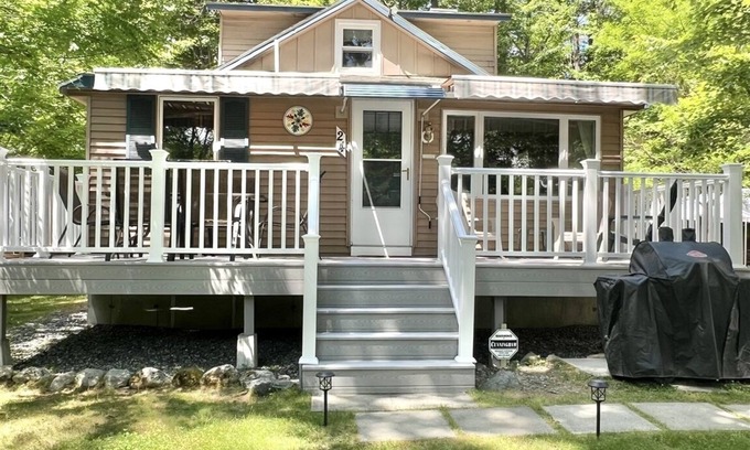South Casco House | Great Place for a Family Retreat! Sleeps 10