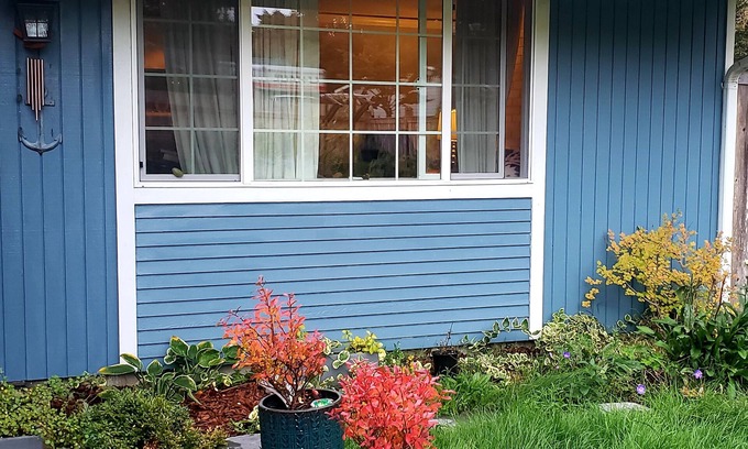 University Place House | Great quiet family friendly location near chambers Bay. Private covered patio.