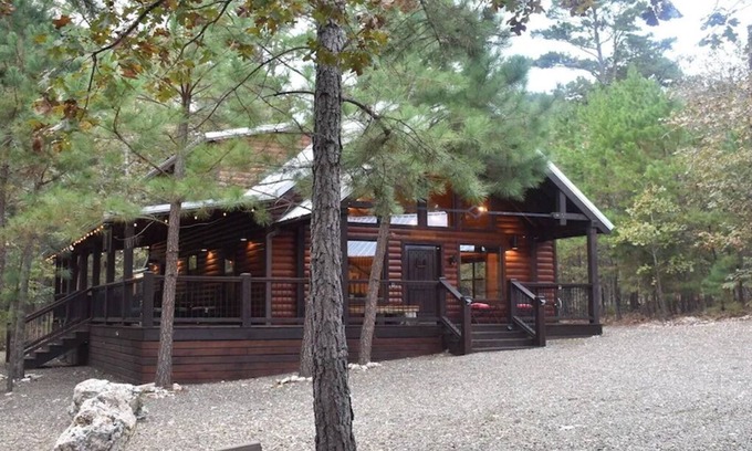 Hochatown Cabin | GREAT RATES. PRIVACY! Close to lake & backs up to the new Safari!