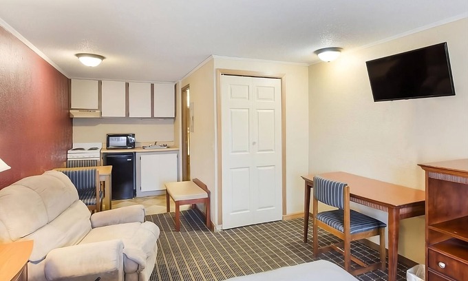 Summit Hotel | Great Relaxing Overnight Stay at Knights Inn Ashland! Pet-friendly, Pool!
