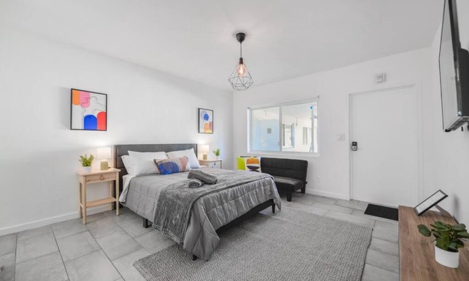 Northeast Miami Apartment | Great Studio Residence 15 min from the beach