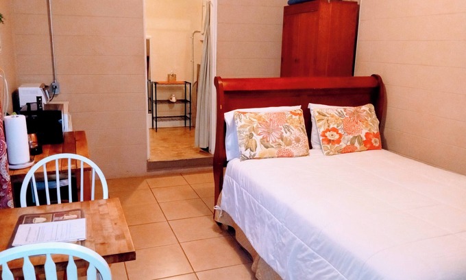 Lake Wales Apartment | GREAT VALUE Farm House Studio Private Clean Safe Legoland Disney Skydive WI-FI
