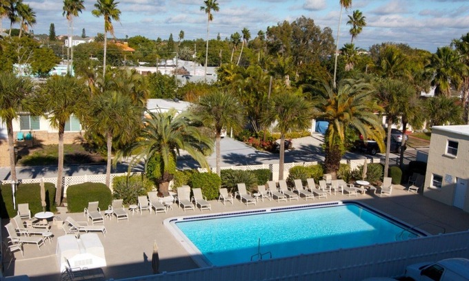 Madeira Beach Condo | Great Value & Location. Pool & Tickets to Attractions.
