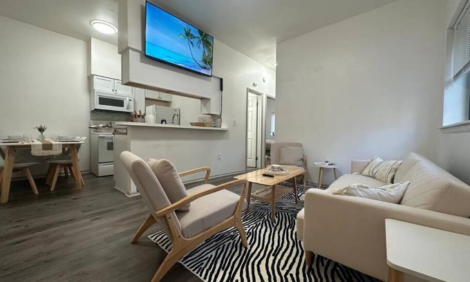 Rotterdam Apartment | GREAT VALUE Luxe Style Queen Beds WD Parking