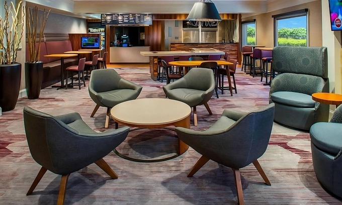 South Lowell Hotel | Great Value, Quality Stay! Pet-Friendly, Onsite Restaurant