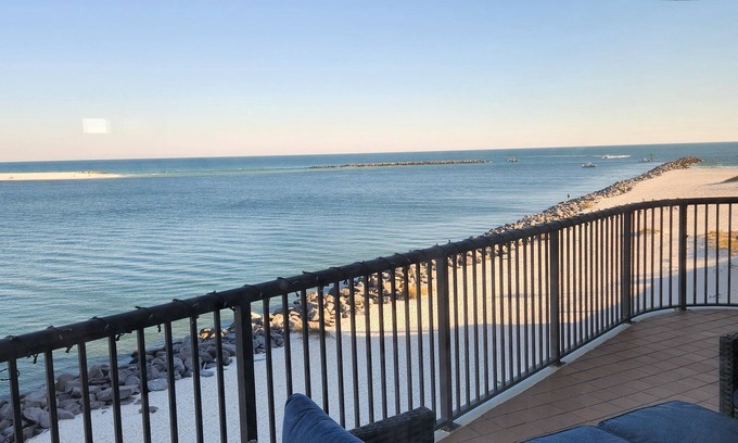 Orange Beach Condo | Great views! Close to restaurants. Summer dates still available!
