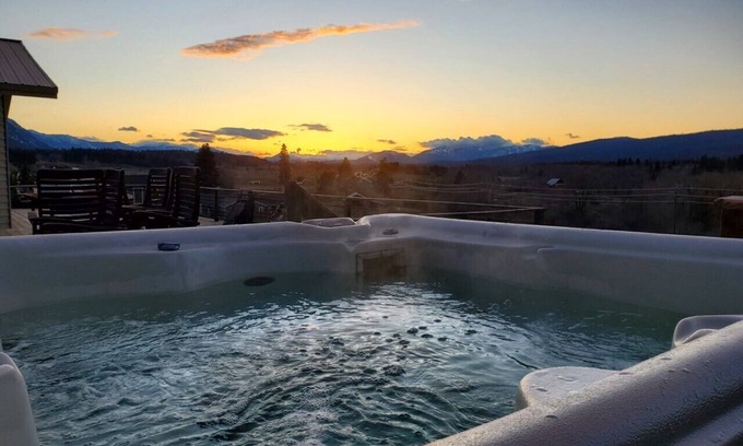 Cle Elum House | Great Views! Hot Tub! Access to the Yakima River and Palouse to Cascades Trail
