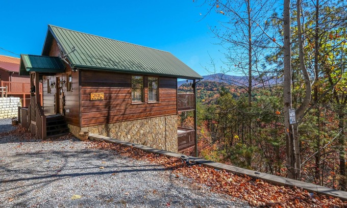 Gatlinburg - Pigeon Forge Cabin | Great views of the Smokies Mountains near Pigeon Forge and Wears Valley