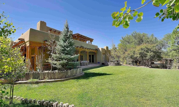 Tesuque House | Green Acres Gorgeous Estate 9 minutes from the Plaza!