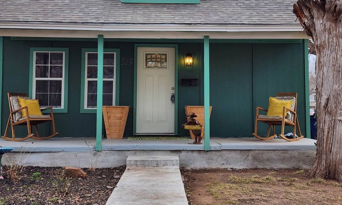 Guthrie House | Green Eye Sally / Wi-Fi / Dogs Welcome / Clean