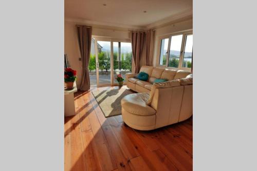Dingle Apartment | Green Garden meets Blue sea for 2 people