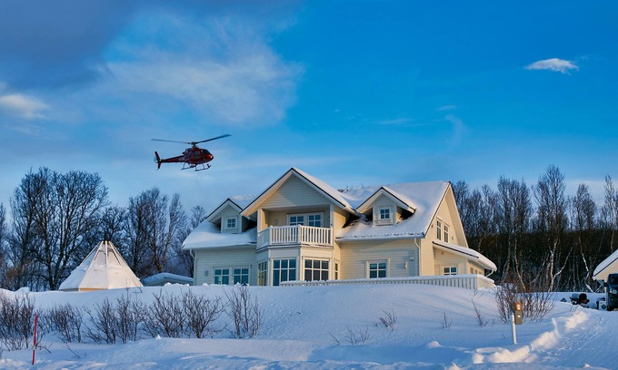 Lyngen Villa | Green Gold of Norway
