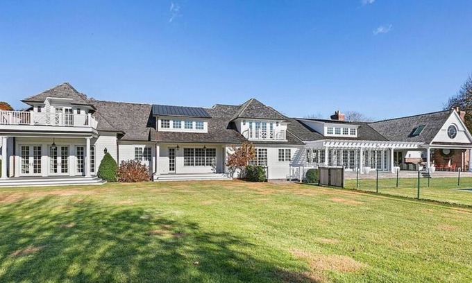 East Hampton North Villa | Green Hollow Estate - 9 acres, 14k ft, Tennis Court, Pool, Hot Tun & much more!
