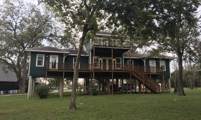 Gruene House | Green House on the River, Walk to Gruene Hall!