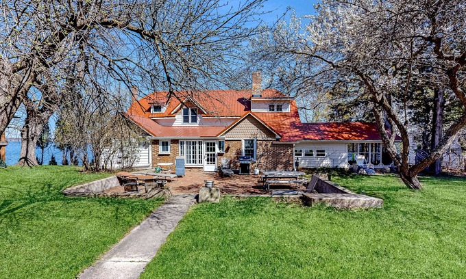 Ripon Hotel | Green Lake Getaway with Rust | private piers, grill, & patios
