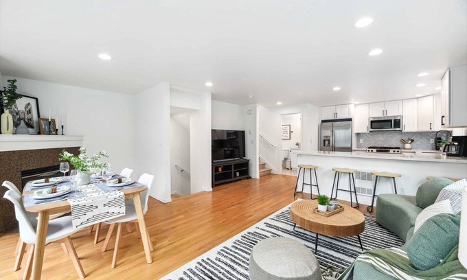 North College Park House | Green Lake Remodelled home with AC, garage, yard