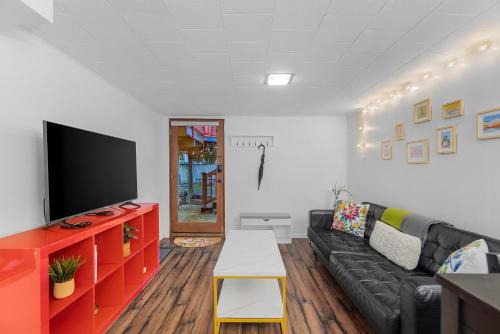 Wallingford Apartment | Green Lake Zen Garden Basement