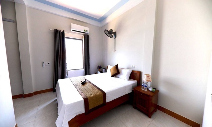 Phong Nha Bed & Breakfast | Green Land Backpackers Hostel- Triple Bed & Mountain View