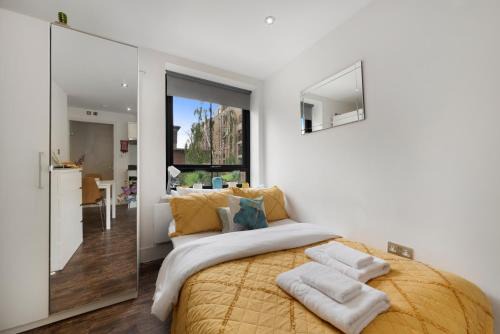 Harringay Apartment | Green Lanes Studios By Morethanstays