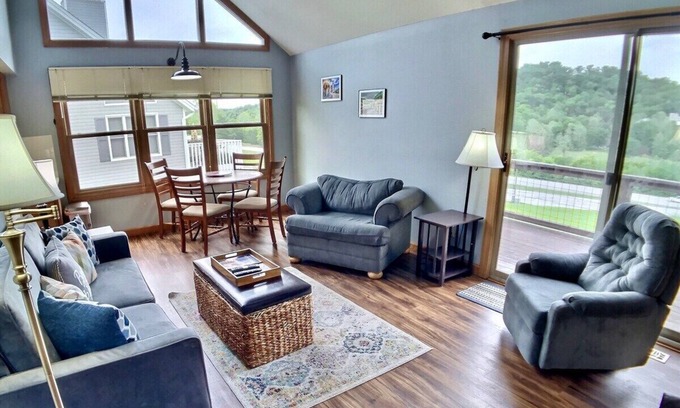 Holiday Island House | Green Meadow #1 Close to Lake Access, Marina, Golf