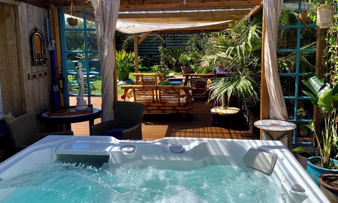 Saint-Marcouf Villa | Green Oasis by the sea