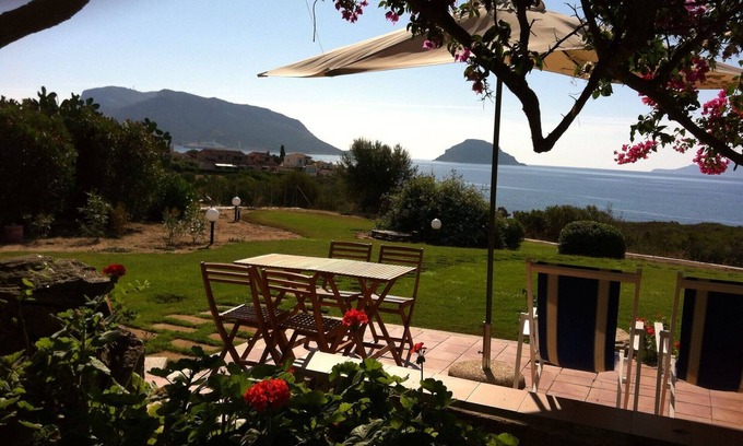 Golfo Aranci Apartment | Green oasis with sea view